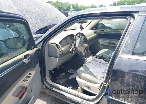 2006 Chrysler 300C z USA, uszkodzony, nr VIN 2C3KA63H66H352552